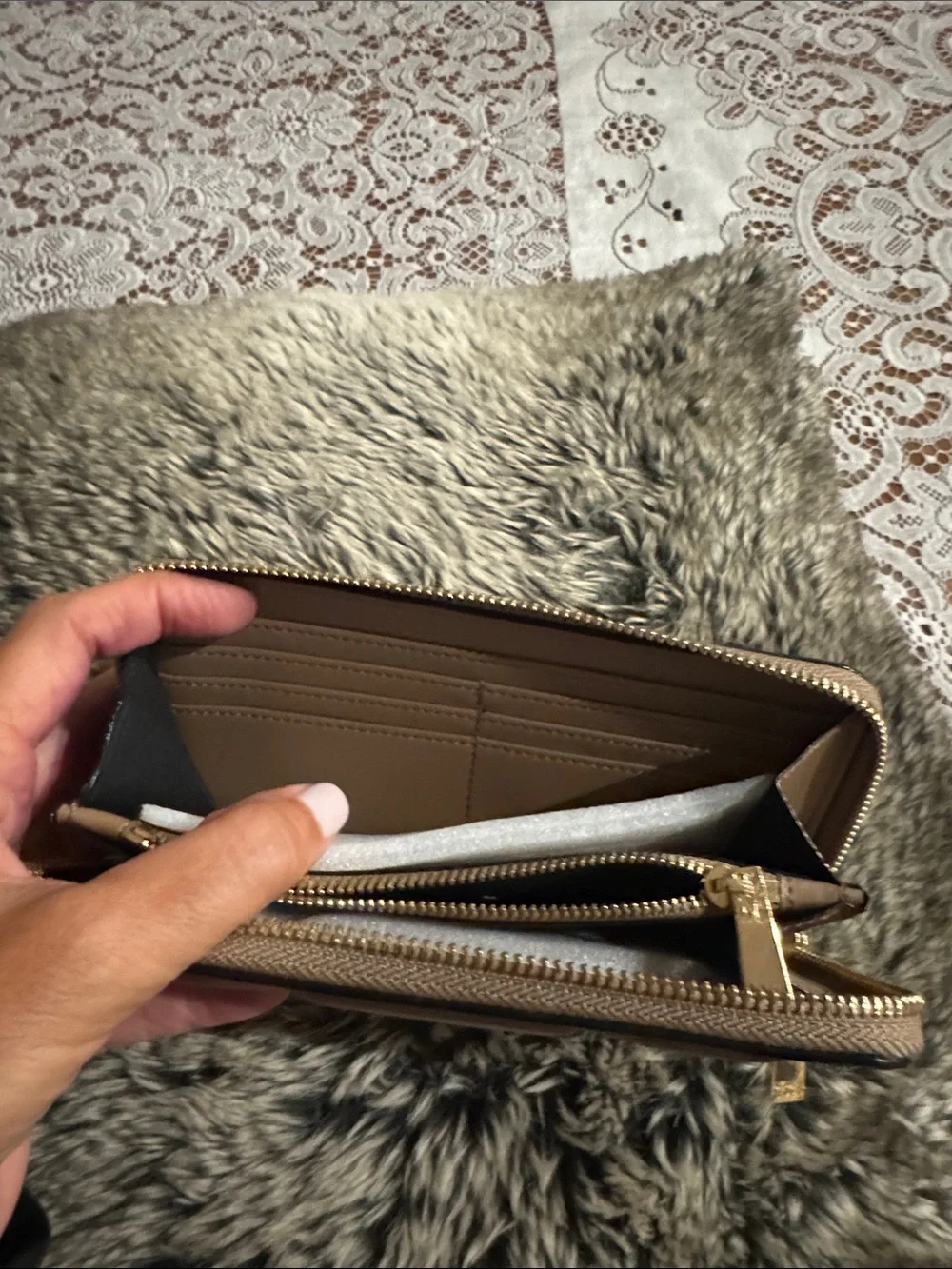 Levian zip around